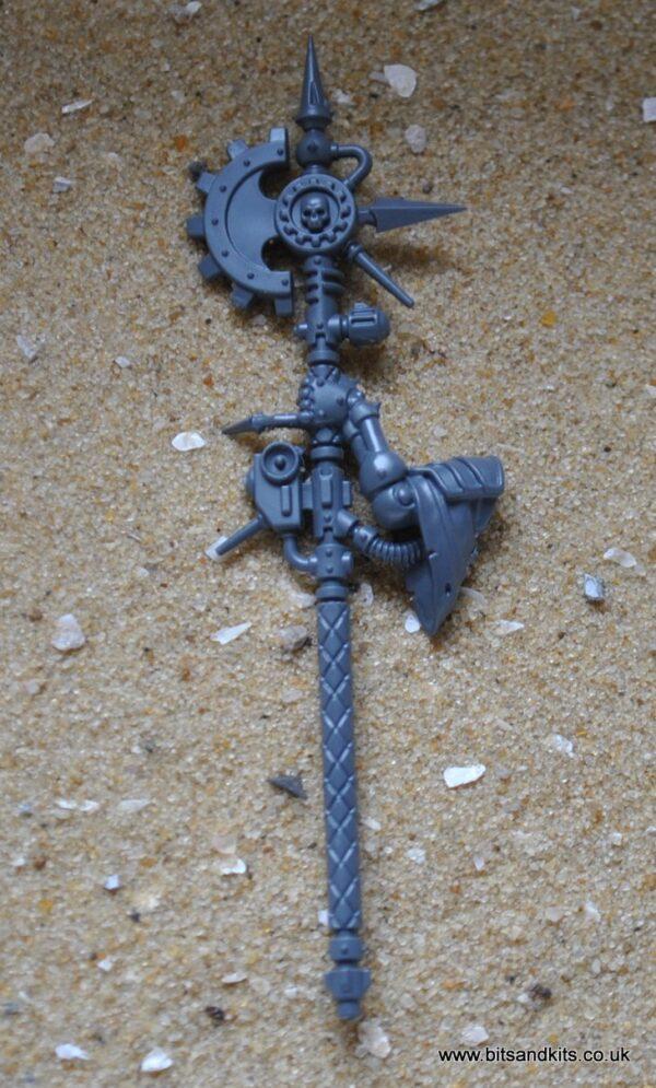 Close-up bits photo of the Tech-Priest Dominus axe used in the conversion.